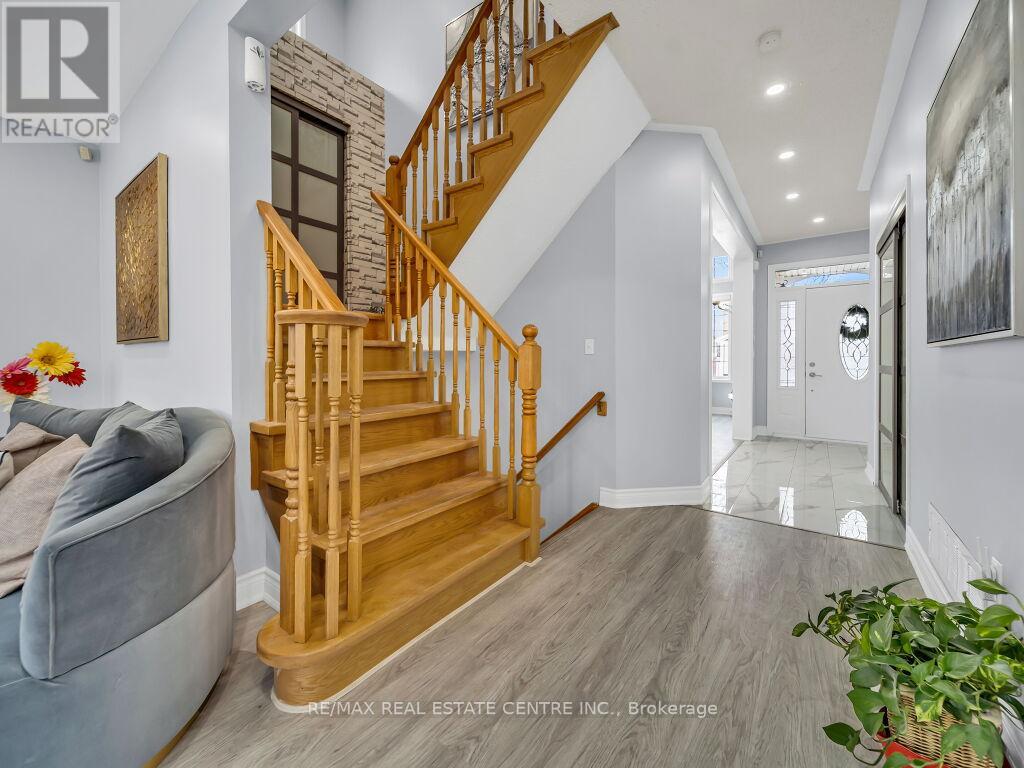 22 Rufford Drive, Brampton, Ontario  L6P 1E6 - Photo 21 - W12614028