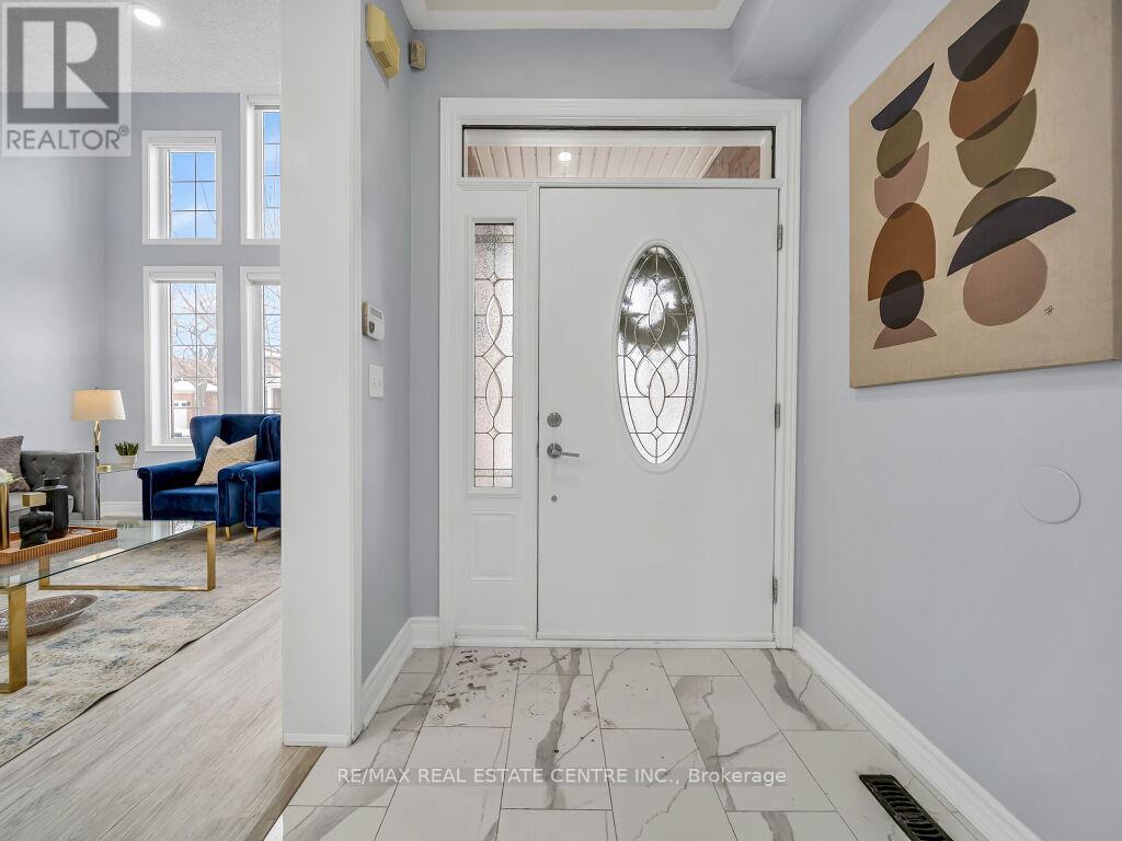 22 Rufford Drive, Brampton, Ontario  L6P 1E6 - Photo 5 - W12614028