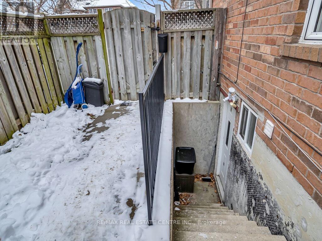 22 Rufford Drive, Brampton, Ontario  L6P 1E6 - Photo 47 - W12614028