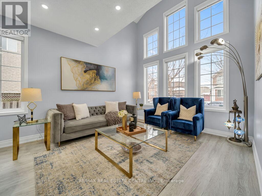 22 Rufford Drive, Brampton, Ontario  L6P 1E6 - Photo 6 - W12614028