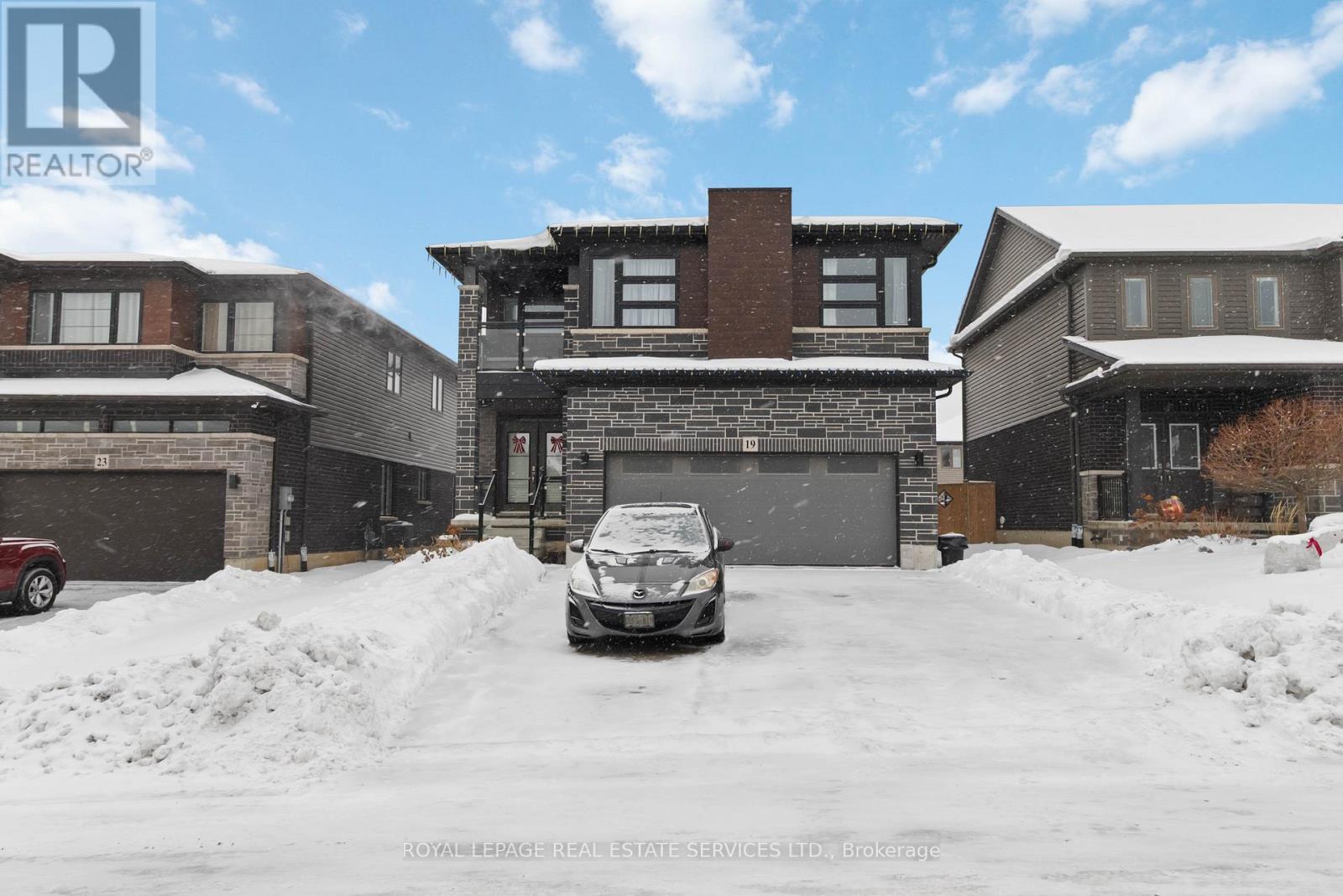 19 MCGOVERN LANE, Brant, Ontario