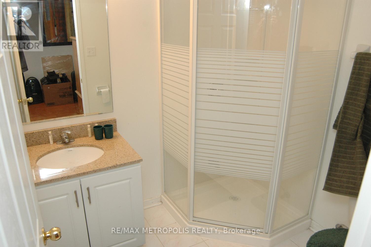 C17 - 619 Wild Ginger Avenue, Waterloo, Ontario  N2V 2X1 - Photo 3 - X12638818