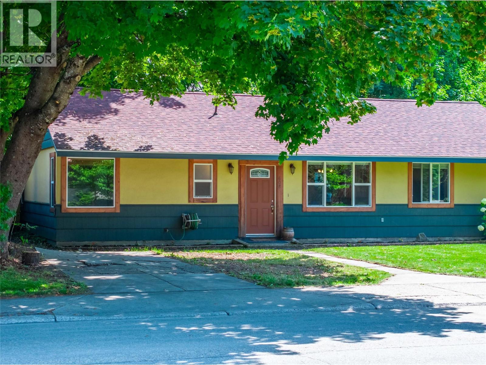 608 Mackenzie Avenue, Revelstoke, British Columbia