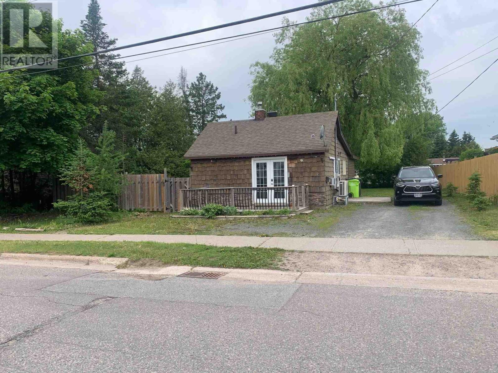 25 Elmwood Ave, Sault Ste. Marie, Ontario P6B 4V6 - Photo 1 - SM252948
