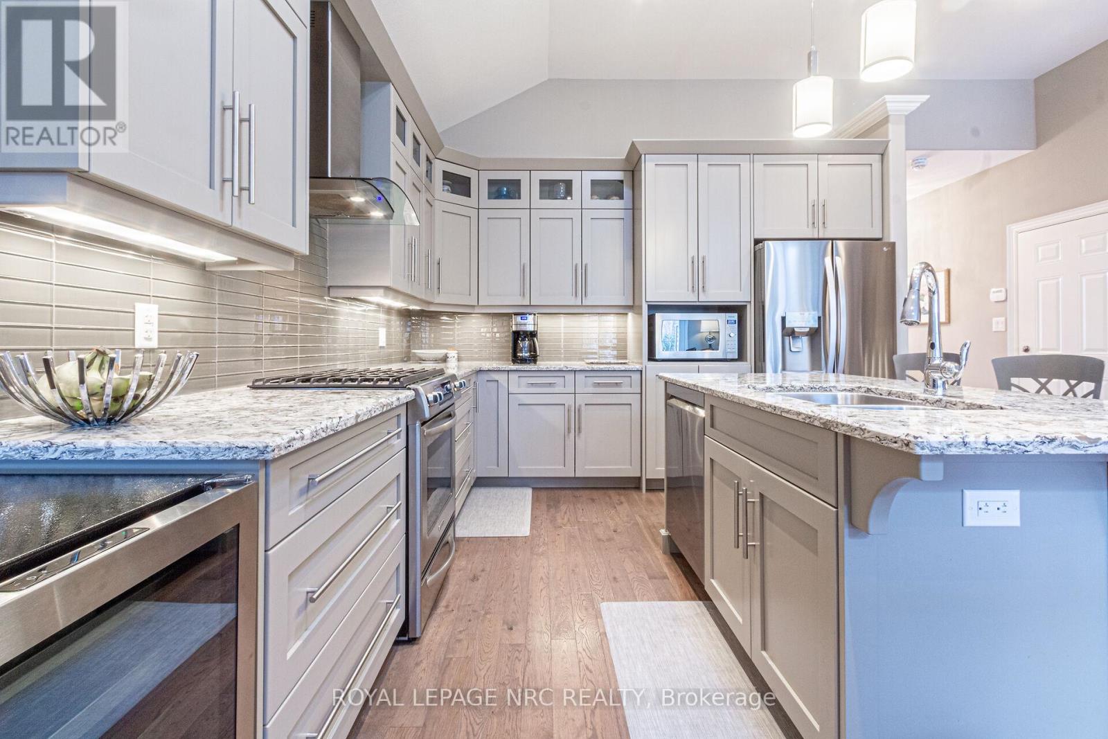 17 Stoneridge Crescent, Niagara-On-The-Lake, Ontario  L0S 1J1 - Photo 6 - X12638870