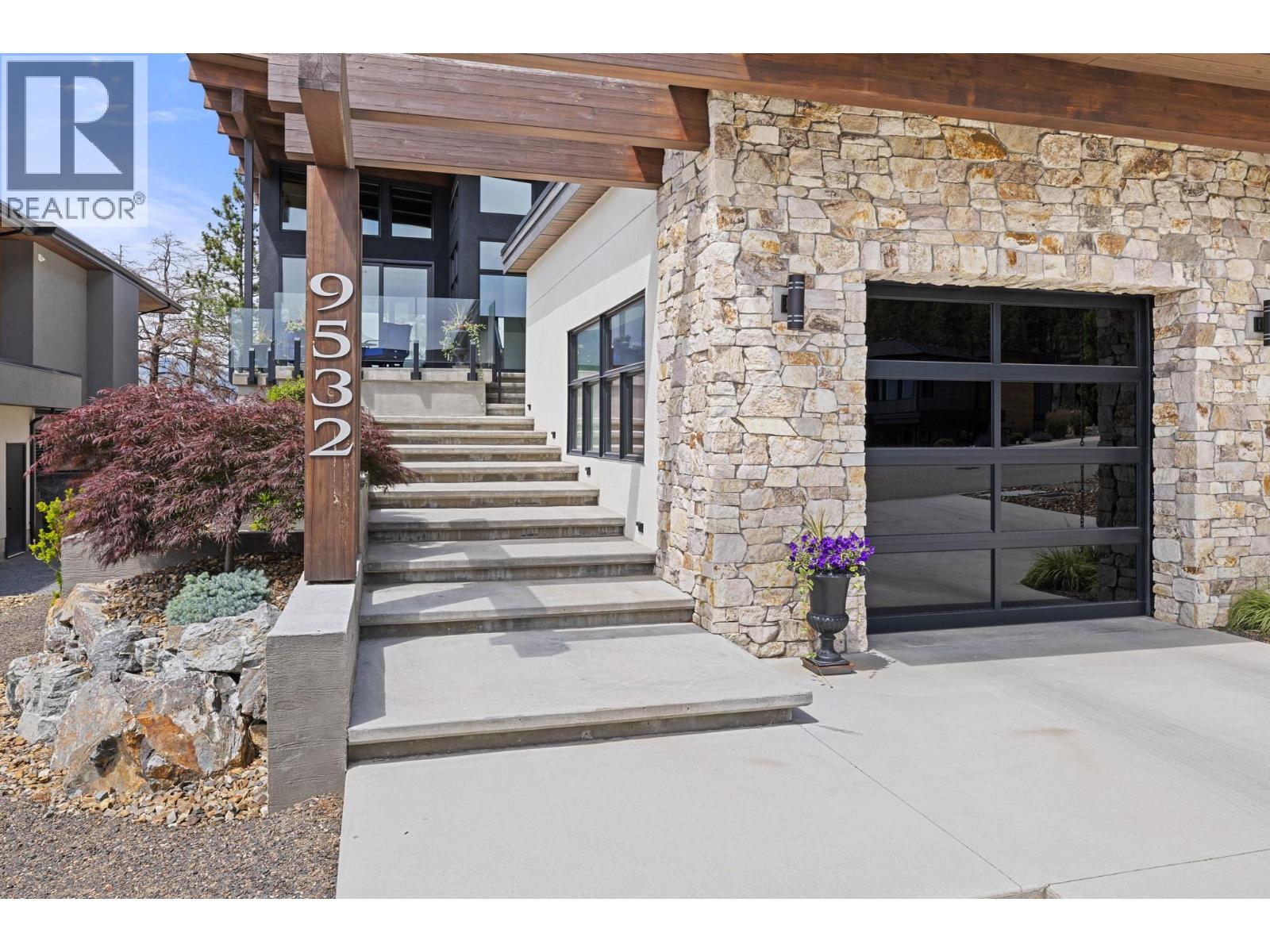 9532 Benchland Drive, Lake Country, British Columbia  V4V 2T4 - Photo 4 - 10371237