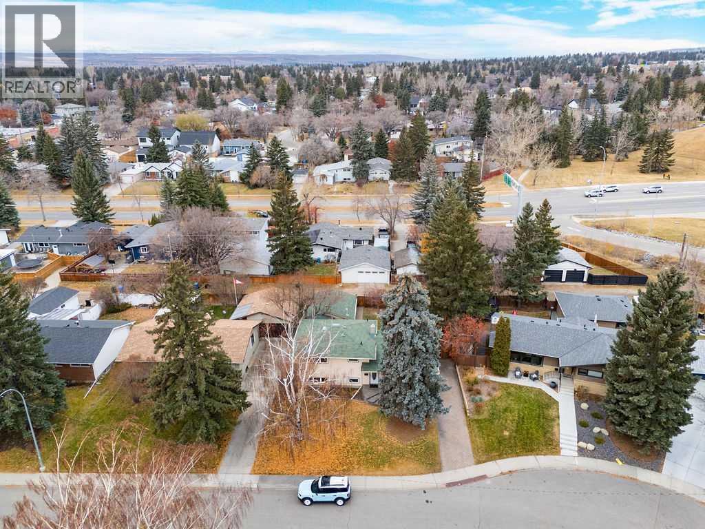 6407 Lombardy Crescent Sw, Calgary, Alberta  T3E 5R3 - Photo 33 - A2271801