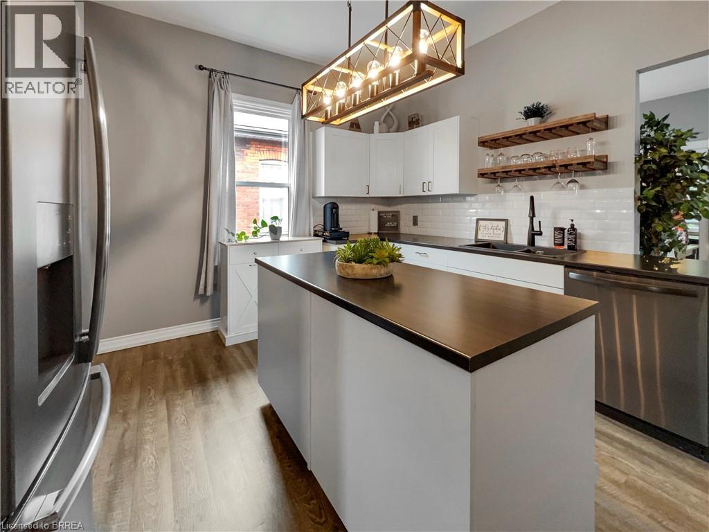 249 Erie Avenue, Brantford, Ontario  N3S 2H3 - Photo 9 - 40794297