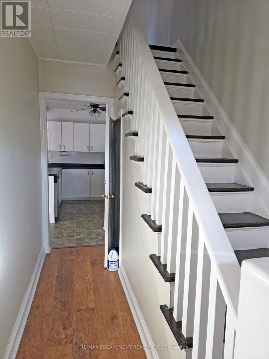 205 Main Street E, Grimsby, Ontario L3M 1P5 - Photo 12 - X12634696