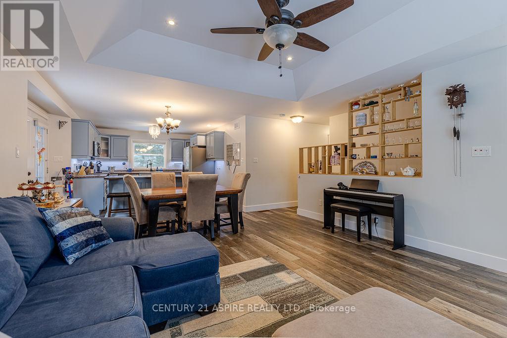 206 Oriole Crescent, Petawawa, Ontario K8H 0A9 - Photo 17 - X12637958