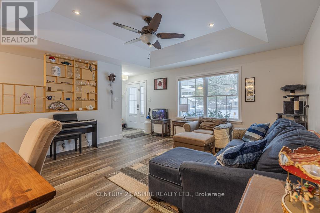 206 Oriole Crescent, Petawawa, Ontario K8H 0A9 - Photo 21 - X12637958