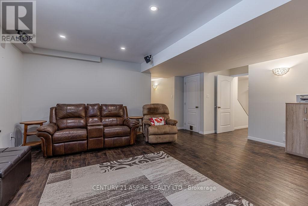 206 Oriole Crescent, Petawawa, Ontario K8H 0A9 - Photo 39 - X12637958