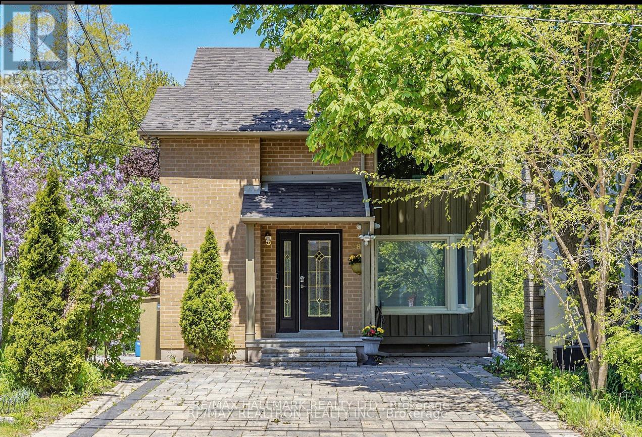 280 DOUGLAS ROAD, Richmond Hill, Ontario