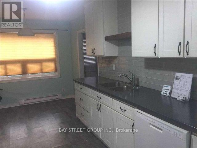 24 Metro Road N, Georgina, Ontario  L4P 1B7 - Photo 2 - N12638892