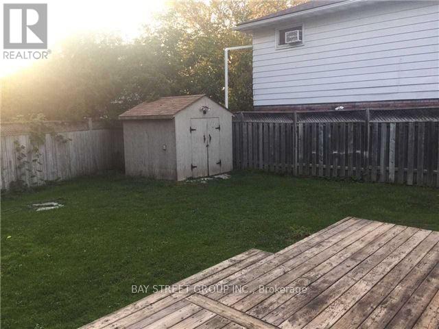 24 Metro Road N, Georgina, Ontario  L4P 1B7 - Photo 7 - N12638892