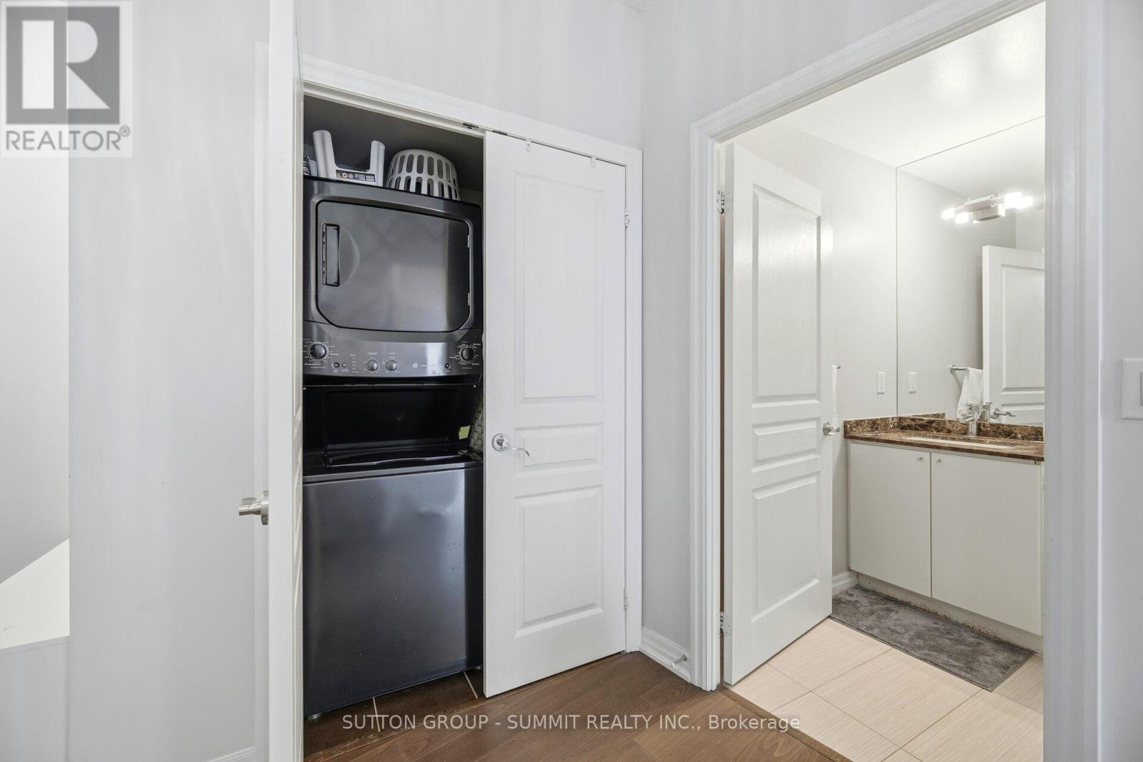 1705 - 223 Webb Drive, Mississauga, Ontario  L5B 0E8 - Photo 32 - W12638862