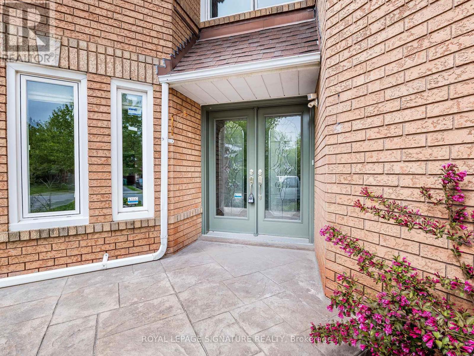 86 Valonia Drive, Brampton, Ontario  L6V 4K1 - Photo 4 - W12638866