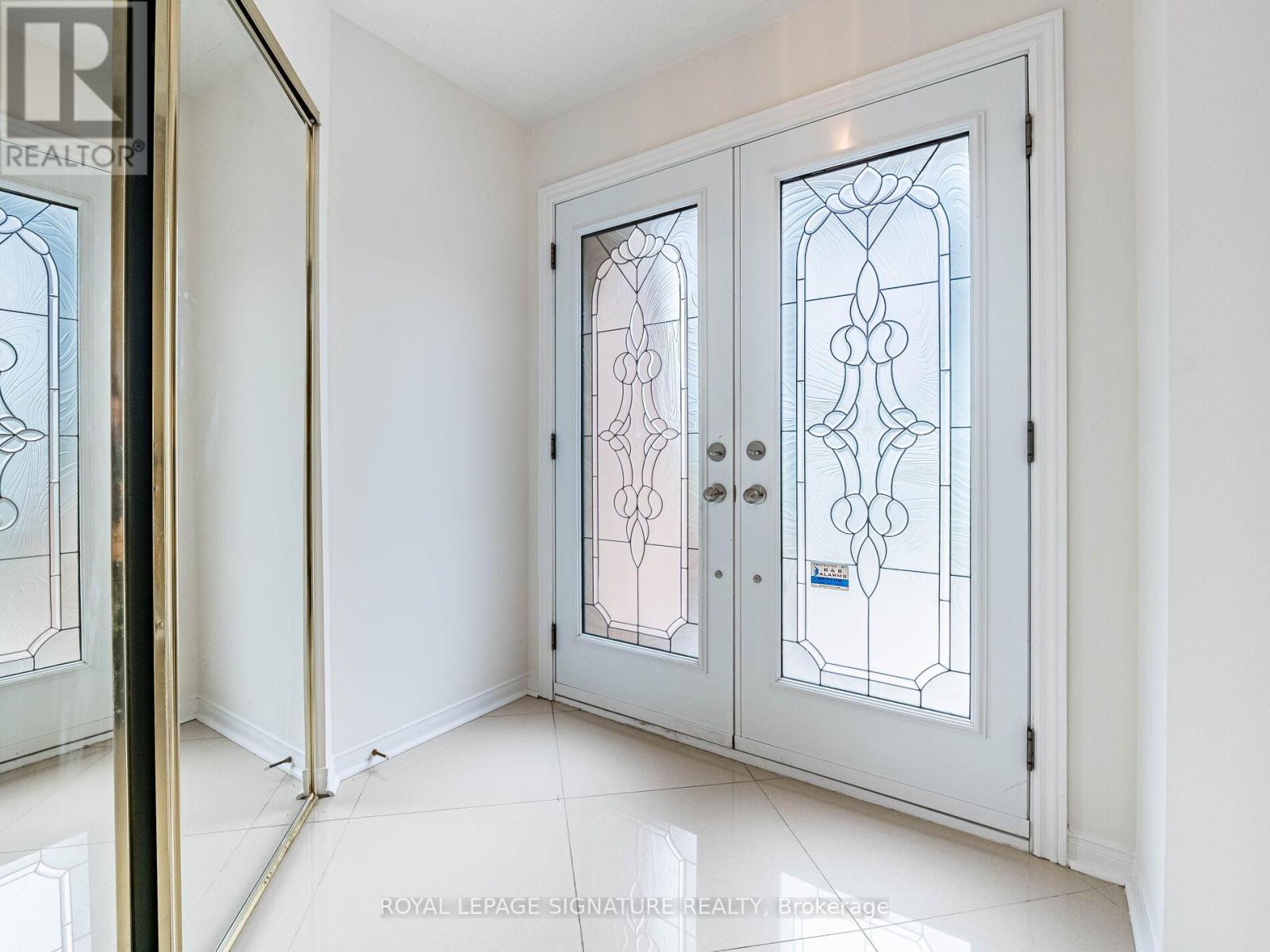 86 Valonia Drive, Brampton, Ontario  L6V 4K1 - Photo 5 - W12638866