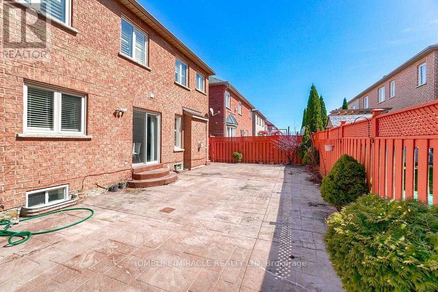 5 Marbleseed Crescent, Brampton, Ontario  L6R 2J8 - Photo 2 - W12638984