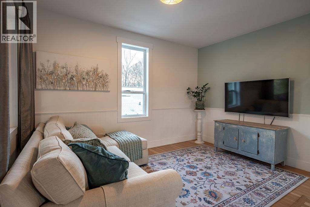 514 First Street, Nelson, British Columbia  V1L 2K8 - Photo 11 - 10371276