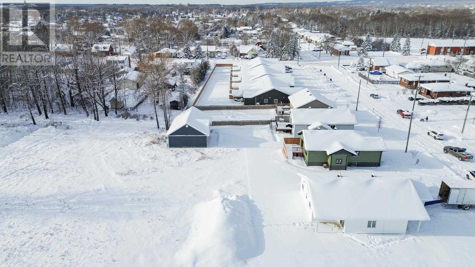 255 East Balfour St, Sault Ste. Marie, Ontario P6C 1W9 - Photo 5 - SM253420