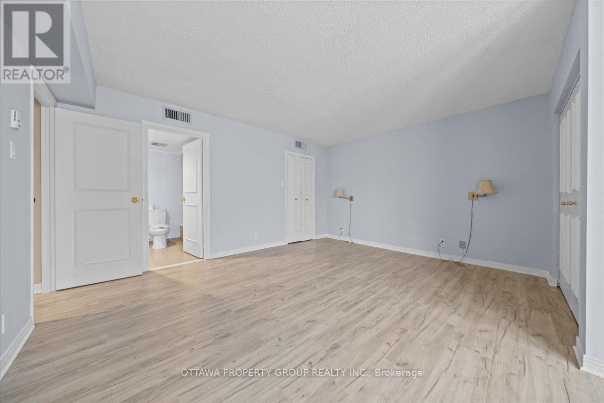 402 - 215 Somerset Street W, Ottawa, Ontario K2P 0J1 - Photo 13 - X12637952