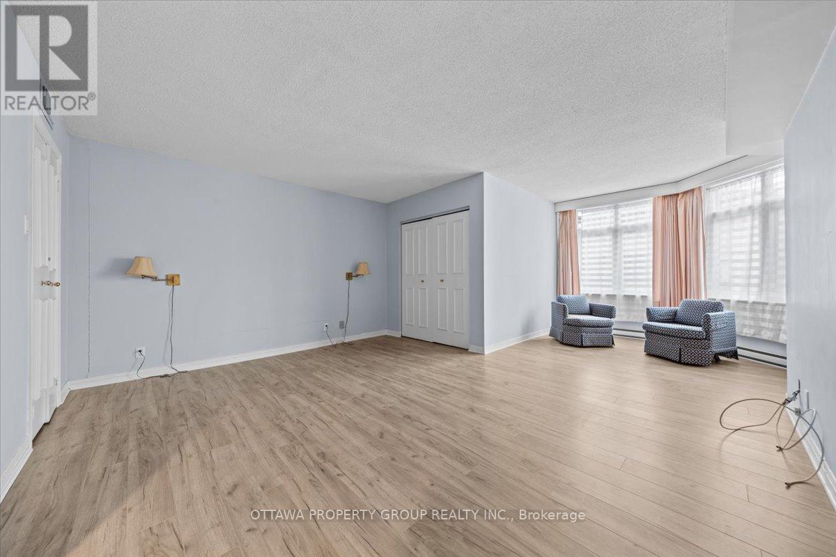 402 - 215 Somerset Street W, Ottawa, Ontario K2P 0J1 - Photo 12 - X12637952
