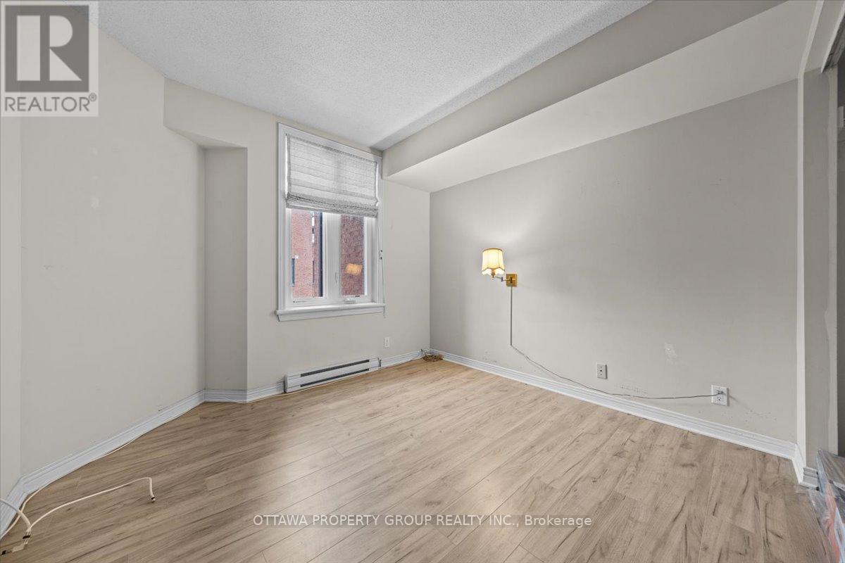 402 - 215 Somerset Street W, Ottawa, Ontario K2P 0J1 - Photo 15 - X12637952