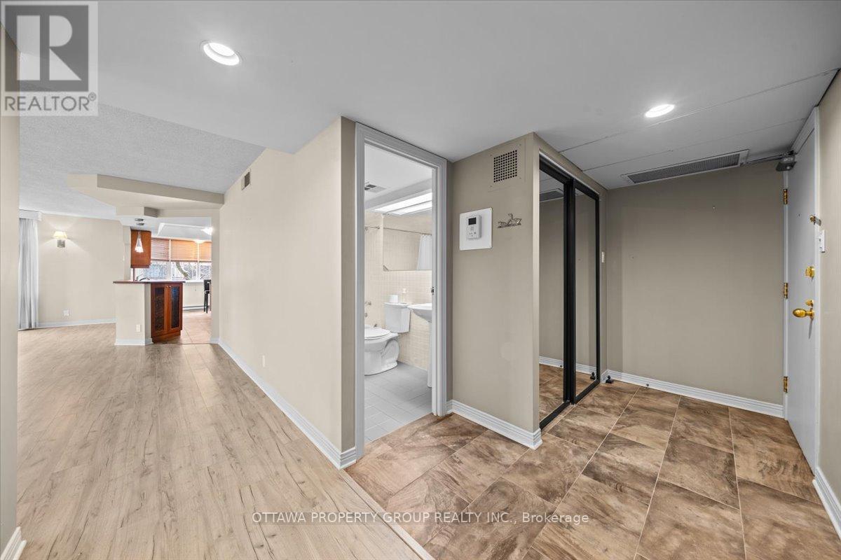 402 - 215 Somerset Street W, Ottawa, Ontario K2P 0J1 - Photo 4 - X12637952