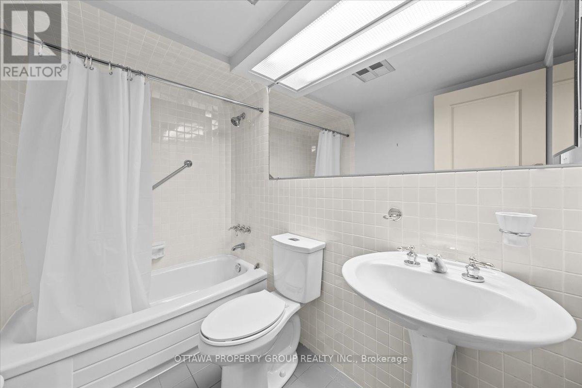 402 - 215 Somerset Street W, Ottawa, Ontario K2P 0J1 - Photo 17 - X12637952