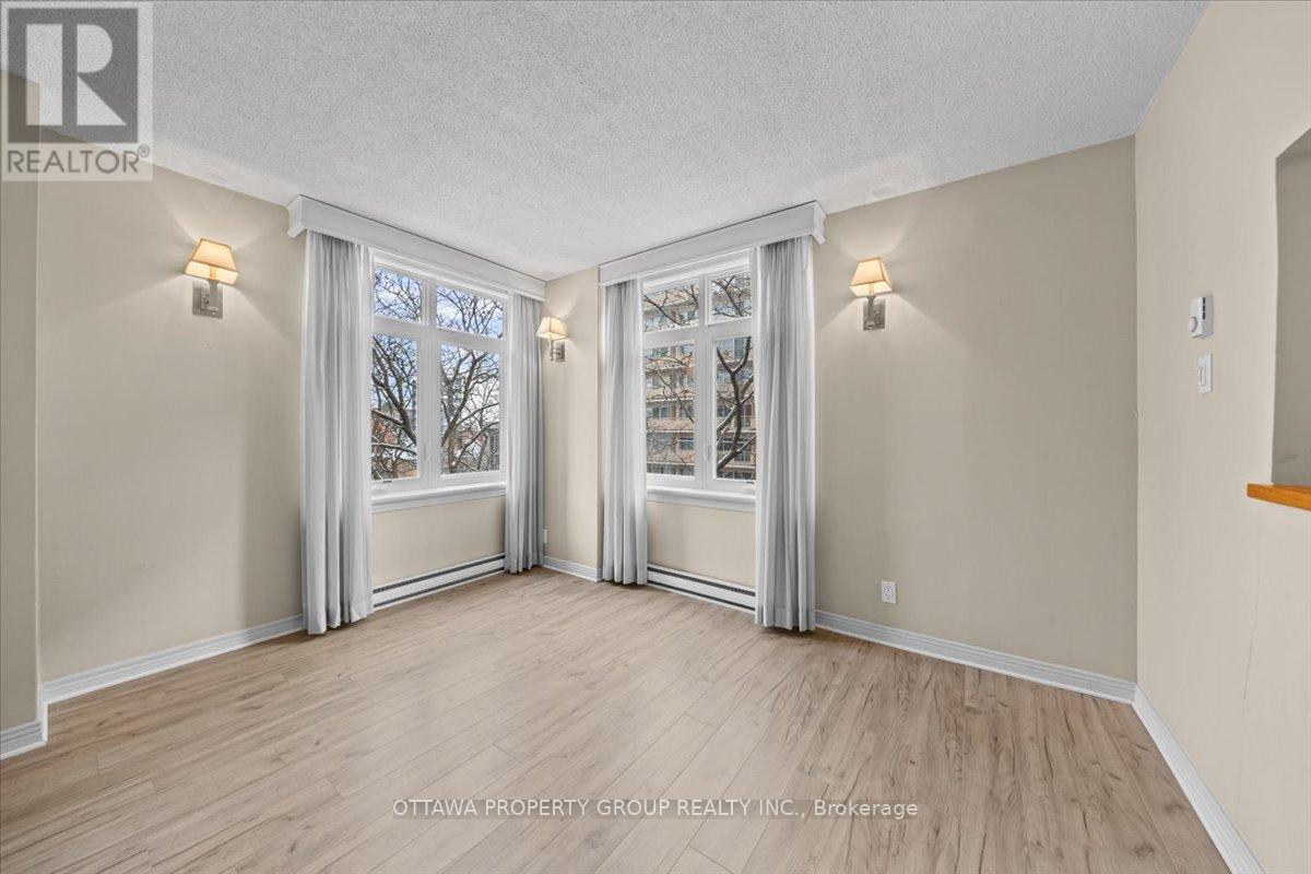 402 - 215 Somerset Street W, Ottawa, Ontario K2P 0J1 - Photo 8 - X12637952