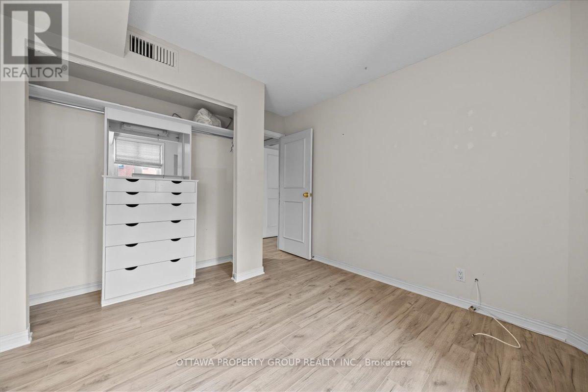 402 - 215 Somerset Street W, Ottawa, Ontario K2P 0J1 - Photo 16 - X12637952