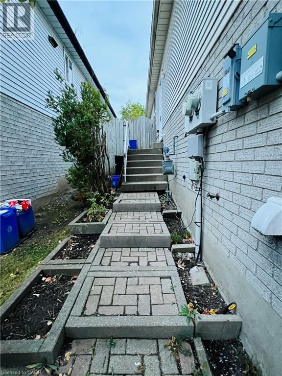 63 Old Carriage Drive, Kitchener, Ontario  N2P 1H5 - Photo 4 - 40794205