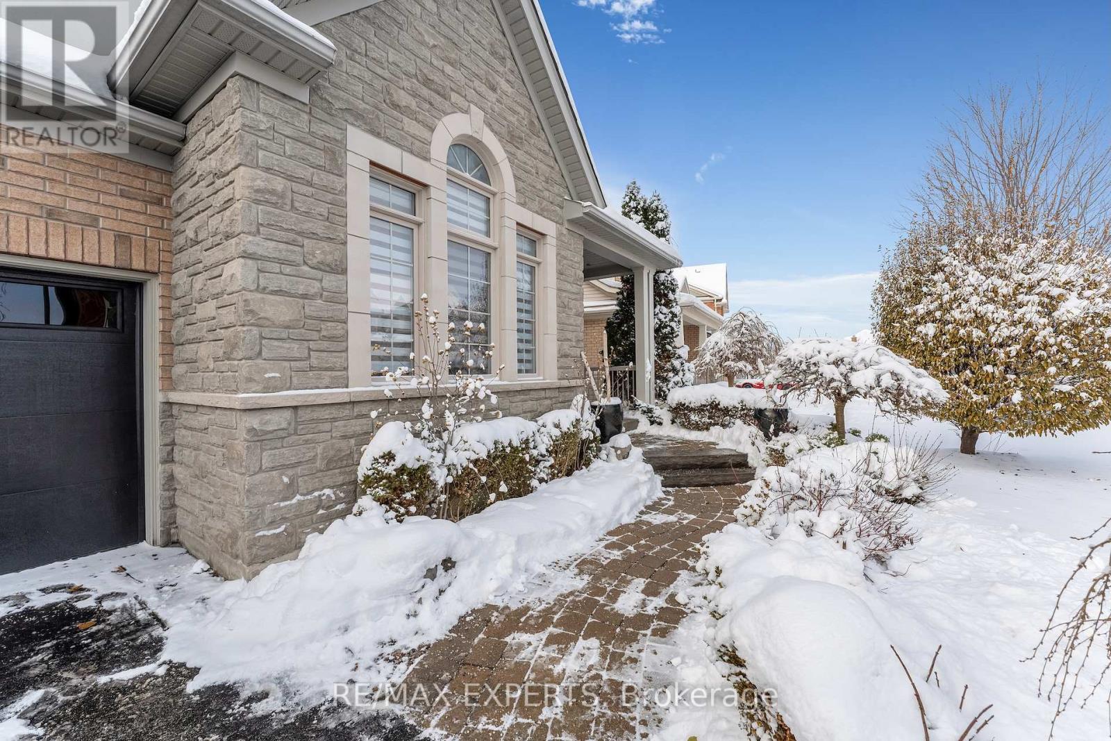 12 Vista Drive, Bradford West Gwillimbury, Ontario  L3Z 0B6 - Photo 2 - N12630632