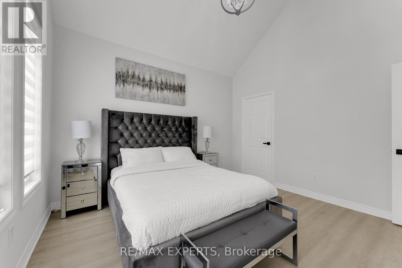 12 Vista Drive, Bradford West Gwillimbury, Ontario  L3Z 0B6 - Photo 8 - N12630632