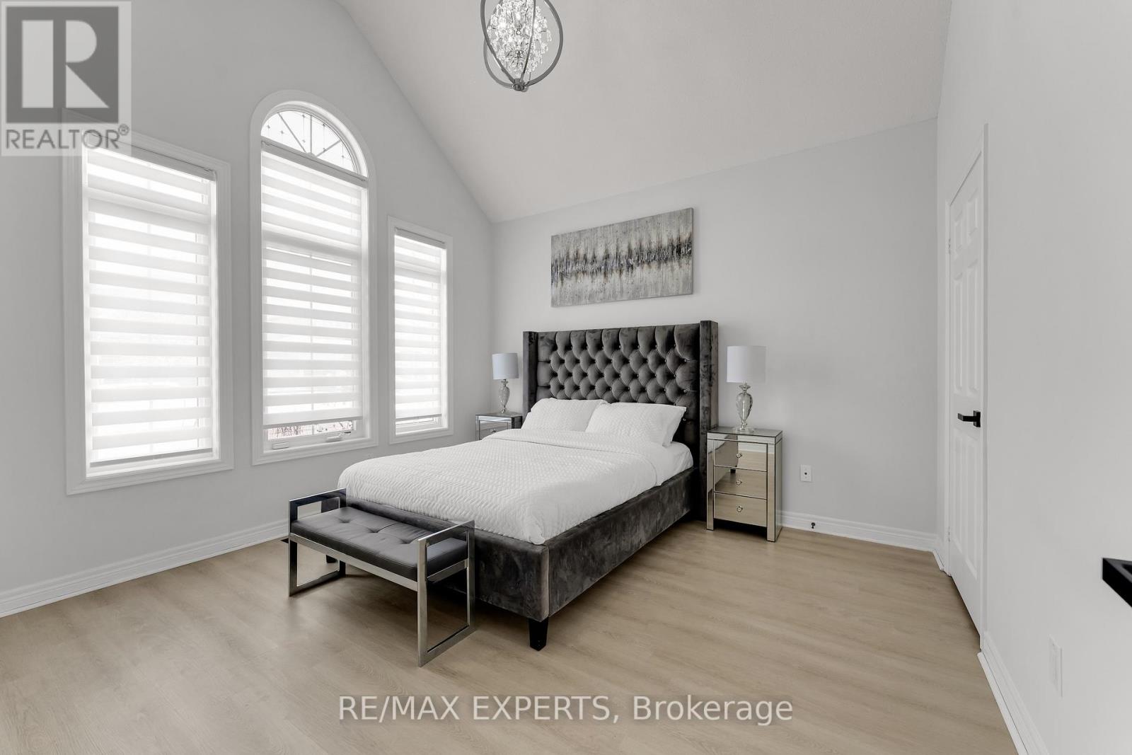 12 Vista Drive, Bradford West Gwillimbury, Ontario  L3Z 0B6 - Photo 7 - N12630632