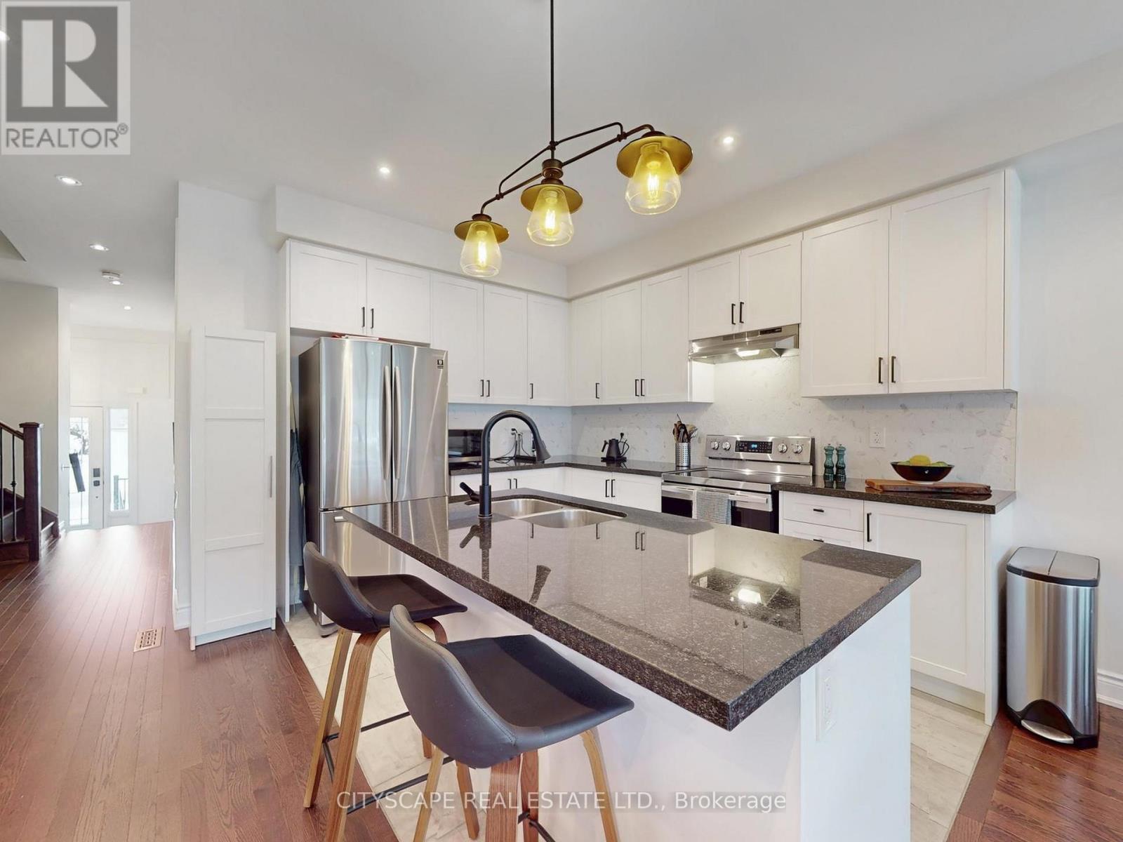 98 Veterans Street, Bradford West Gwillimbury (Bradford), Ontario  L3Z 4H7 - Photo 10 - N12638998