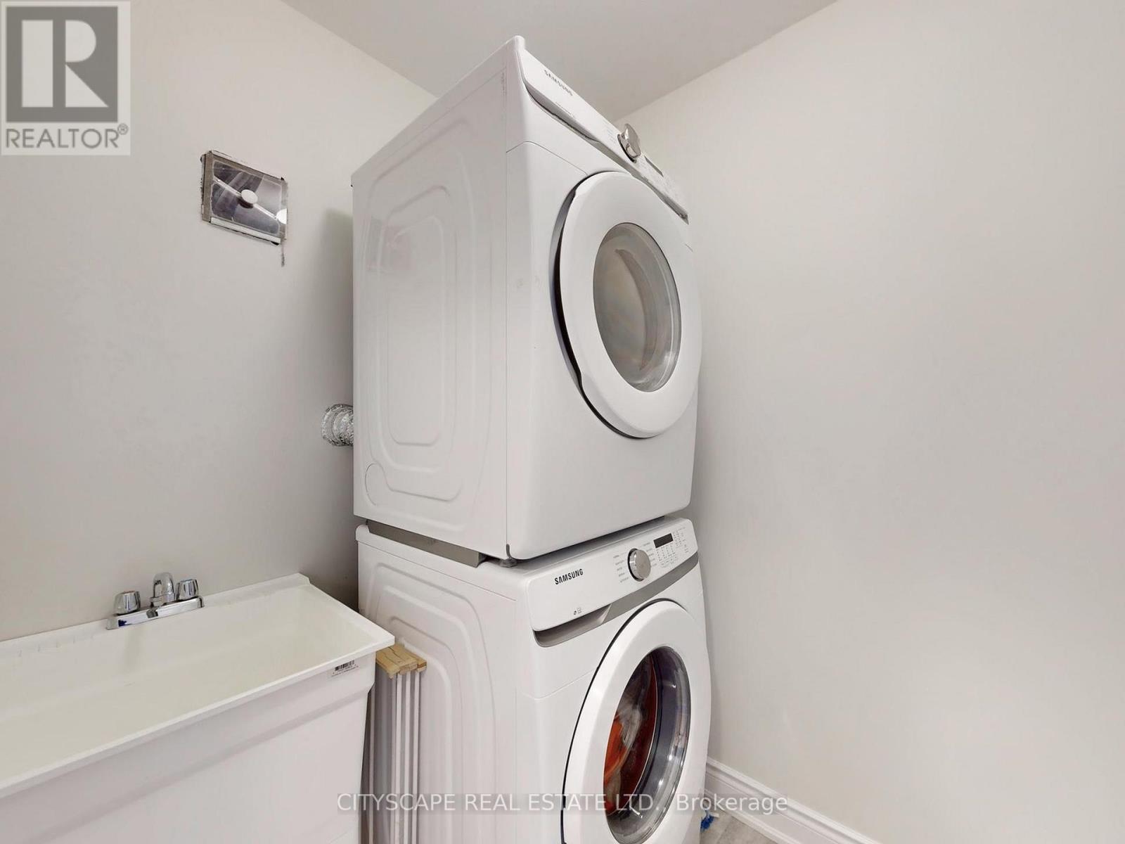 98 Veterans Street, Bradford West Gwillimbury (Bradford), Ontario  L3Z 4H7 - Photo 37 - N12638998