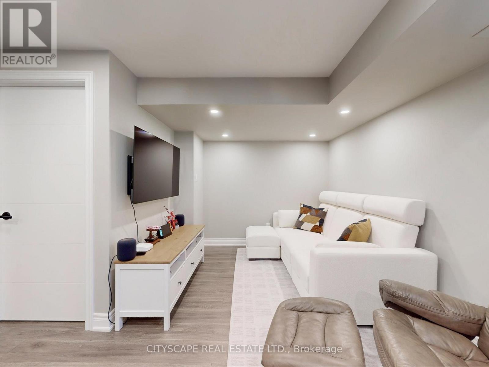 98 Veterans Street, Bradford West Gwillimbury (Bradford), Ontario  L3Z 4H7 - Photo 39 - N12638998