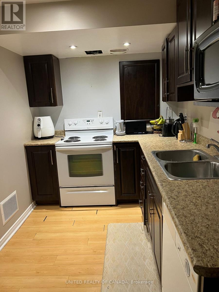 108 Maroon Drive, Richmond Hill, Ontario  L4E 5B6 - Photo 5 - N12639024