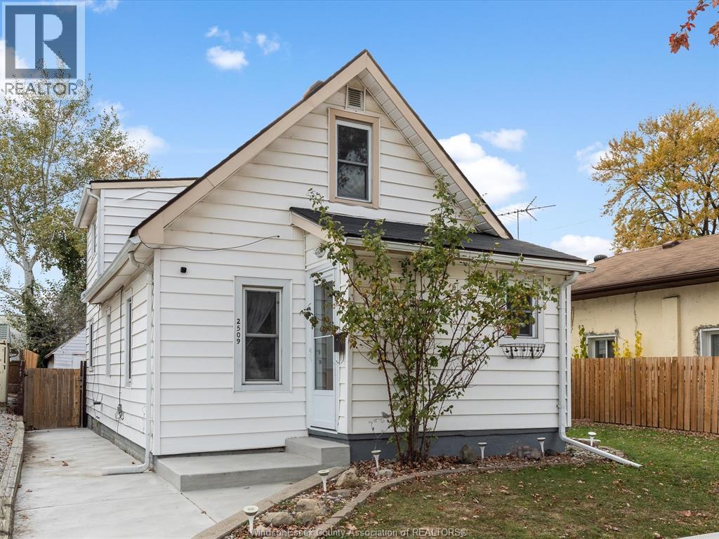2509 Alexis Road, Windsor, Ontario  N9J 1Y3 - Photo 2 - 25028058