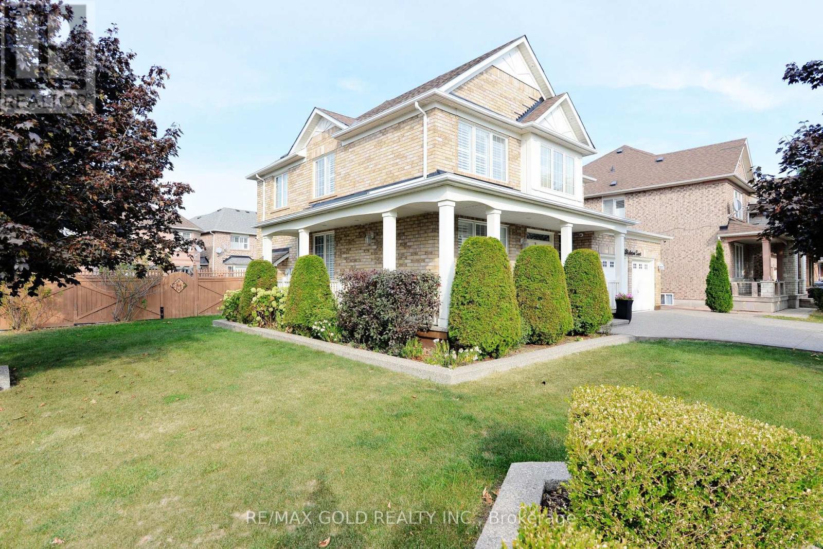 1 Blaketon Court, Brampton, Ontario  L6P 1G4 - Photo 2 - W12639034