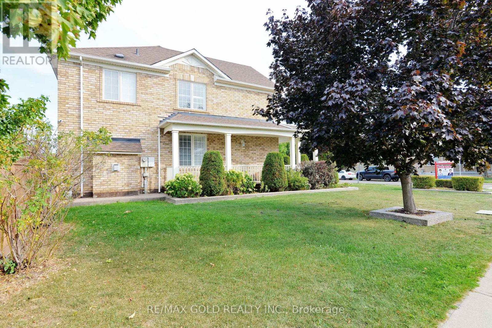 1 Blaketon Court, Brampton, Ontario  L6P 1G4 - Photo 3 - W12639034