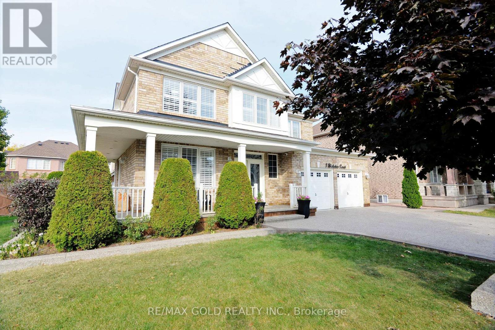 1 Blaketon Court, Brampton, Ontario  L6P 1G4 - Photo 4 - W12639034