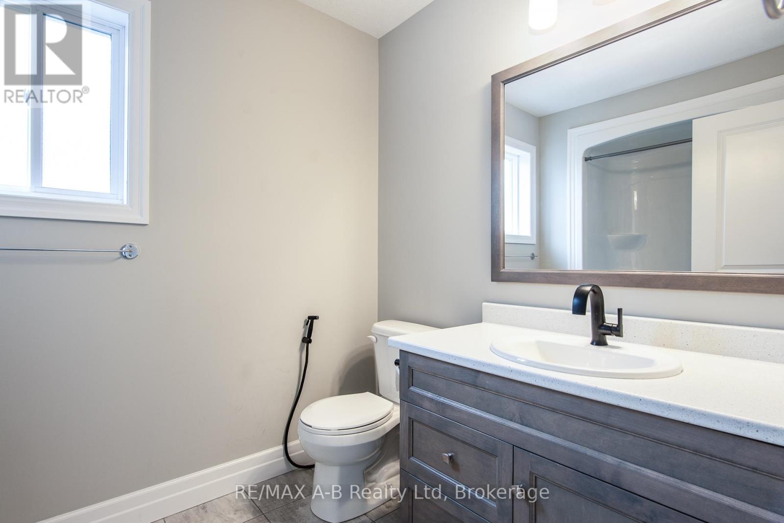 31 Davidson Drive, Stratford, Ontario N5A 0J5 - Photo 34 - X12639146