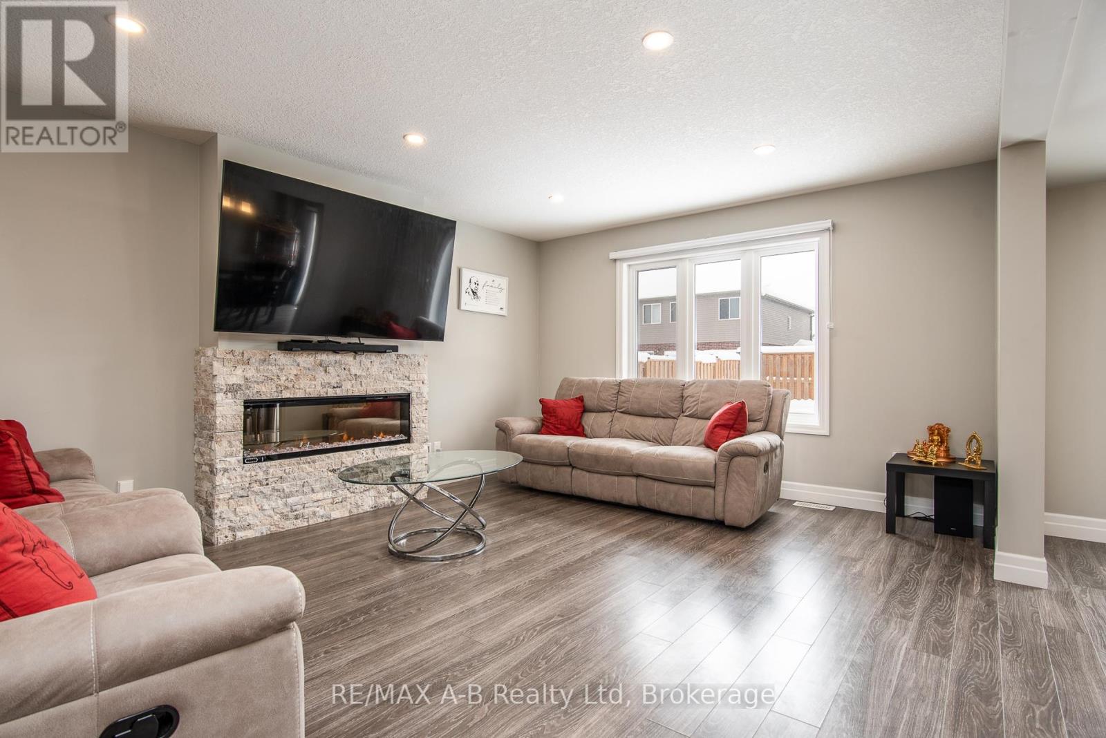 31 Davidson Drive, Stratford, Ontario N5A 0J5 - Photo 6 - X12639146