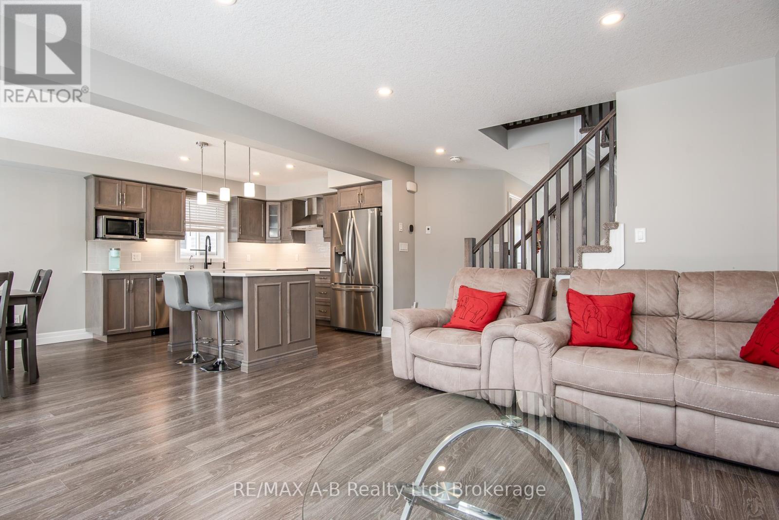 31 Davidson Drive, Stratford, Ontario N5A 0J5 - Photo 9 - X12639146