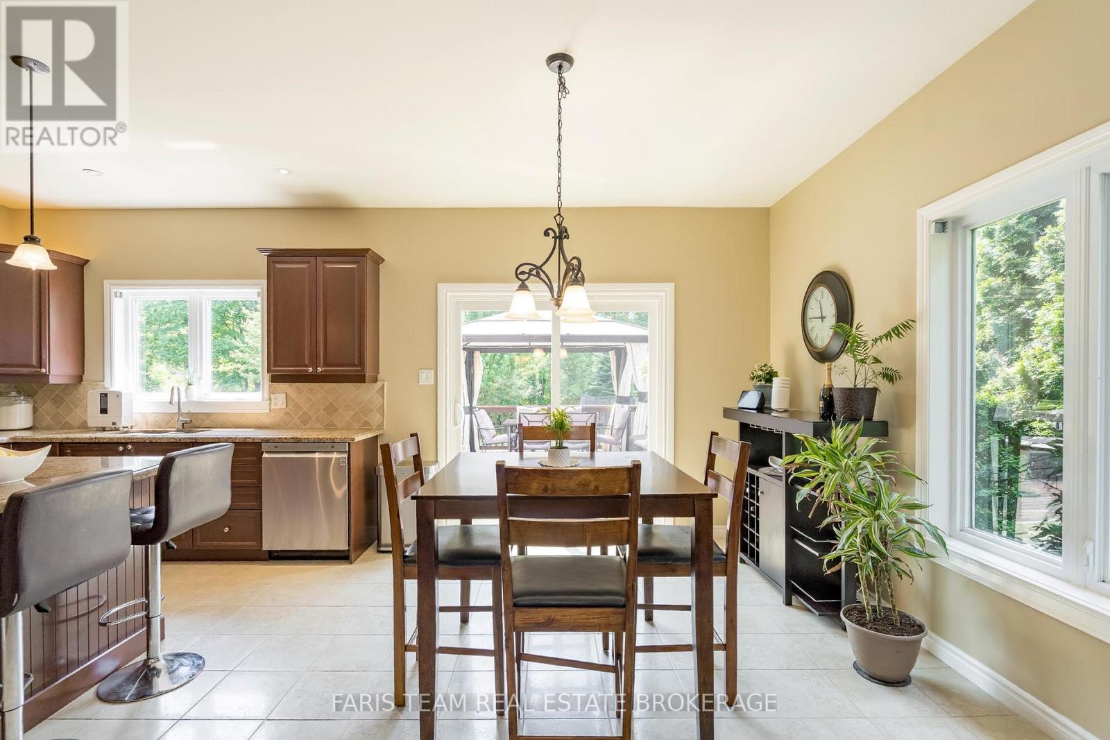 64 Red Oak Crescent, Oro-Medonte, Ontario  L0L 2L0 - Photo 12 - S12485549