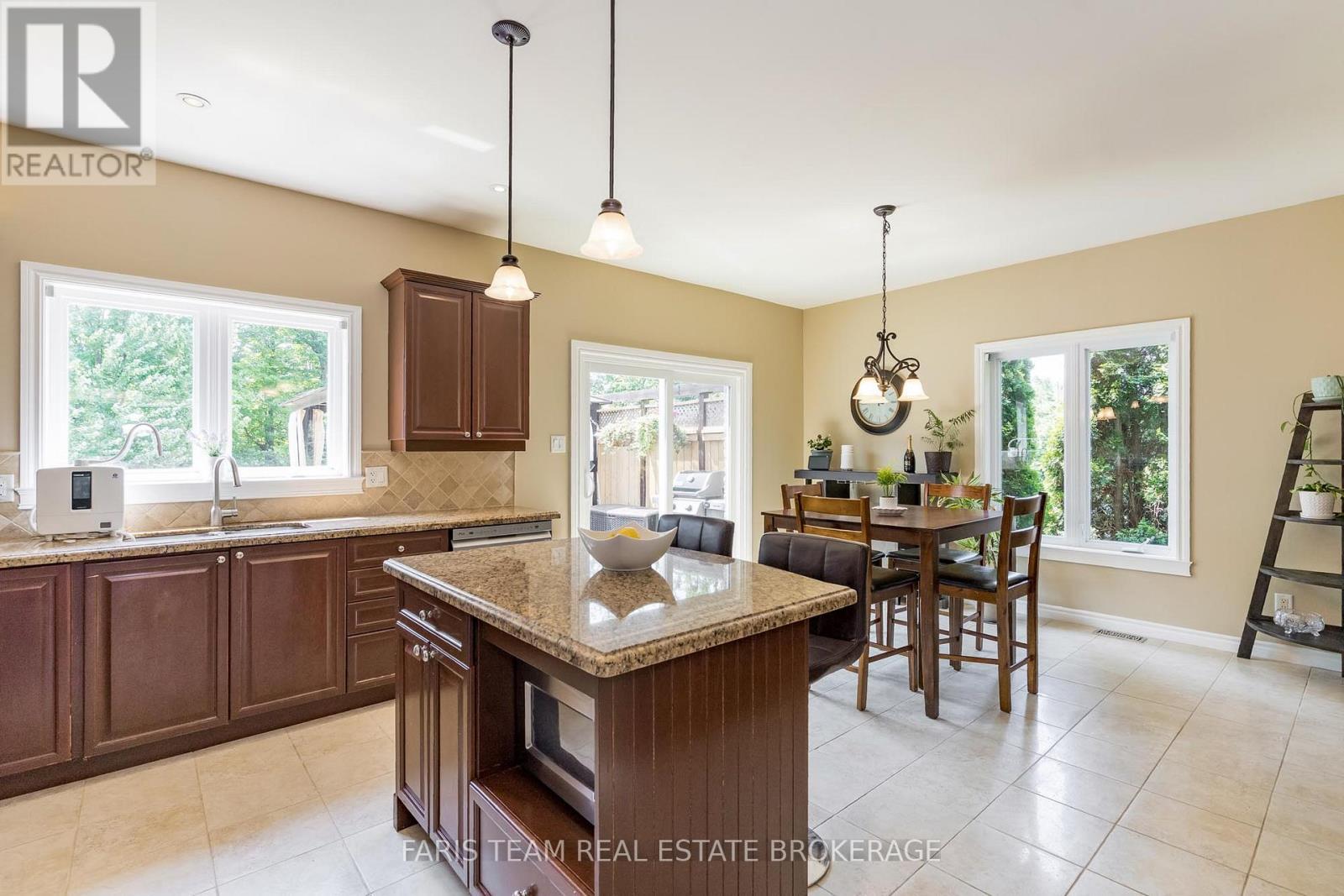 64 Red Oak Crescent, Oro-Medonte, Ontario  L0L 2L0 - Photo 9 - S12485549