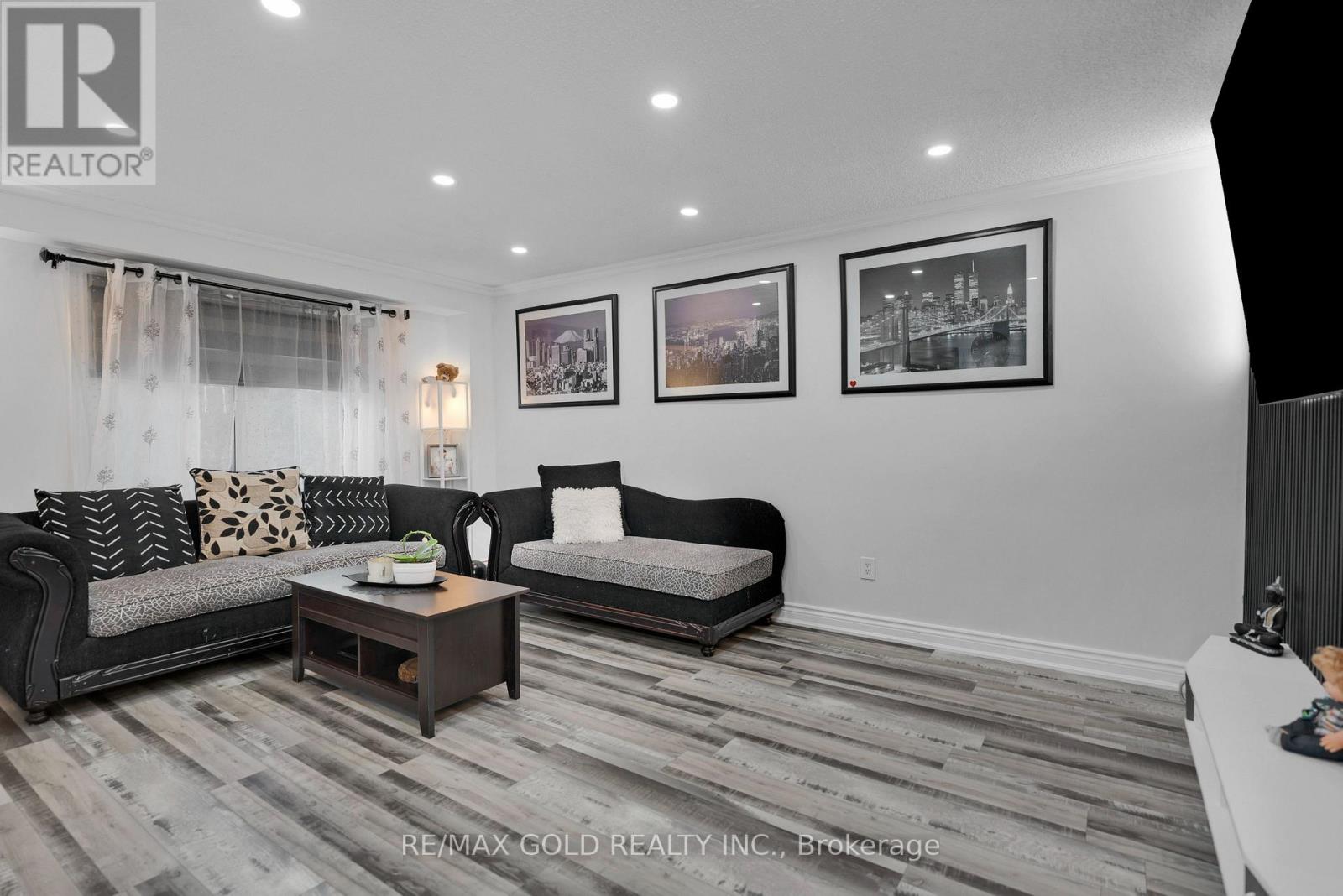 30 Myna Court, Brampton, Ontario  L6S 4H8 - Photo 10 - W12635226